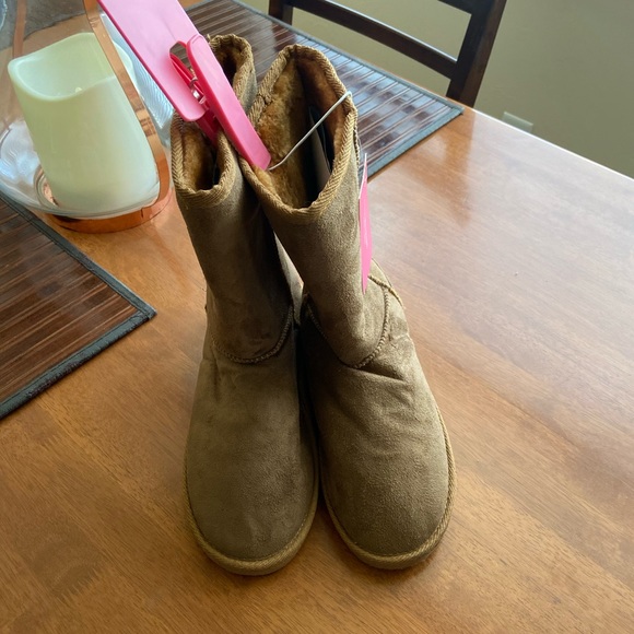 Isaac Mizrahi Shoes - 🌷5 for $10. . Isaac Mizrahi New York Ankle Boots